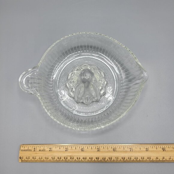Vintage Citrus Juicer Squeezer Ribbed Clear Glass With Handle & Pour Spout - Picture 8 of 9